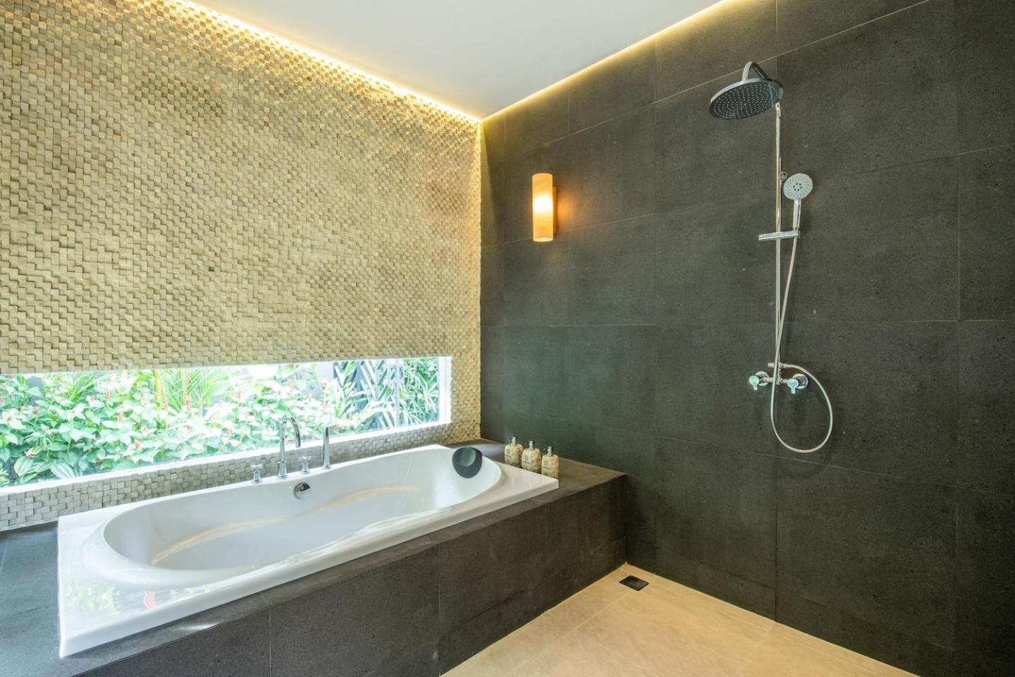 Exquisite 5br Premier Luxury In Villa Seminyak (Bali)