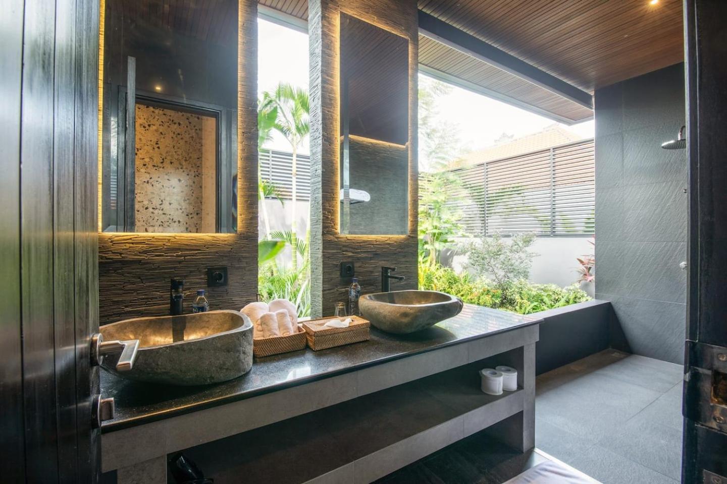 Exquisite 5br Premier Luxury In Villa Seminyak (Bali)