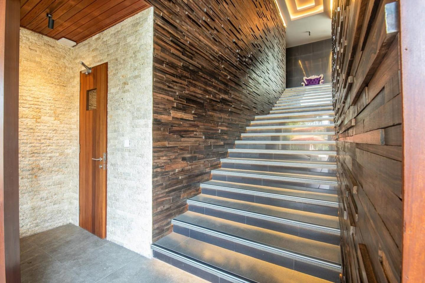 Exquisite 5br Premier Luxury In Villa Seminyak (Bali)