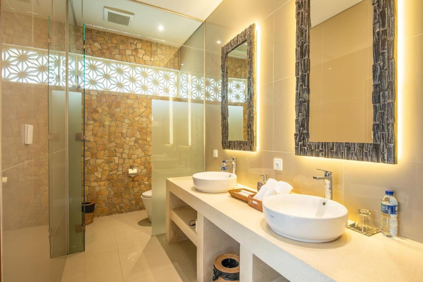Exquisite 5br Premier Luxury In Villa Seminyak (Bali)