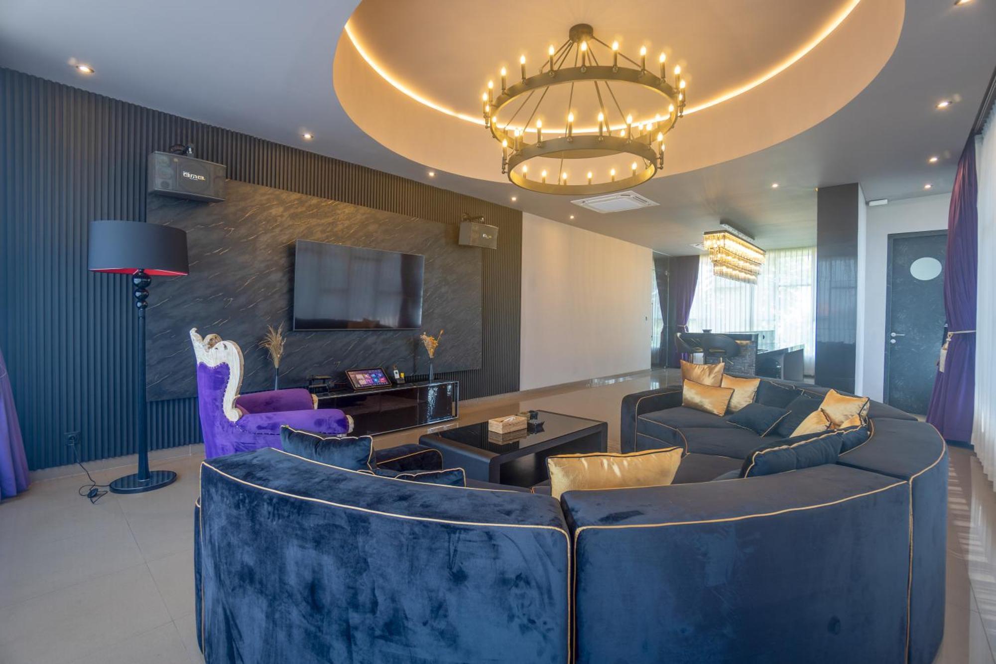 Exquisite 5br Premier Luxury In Villa Seminyak (Bali)